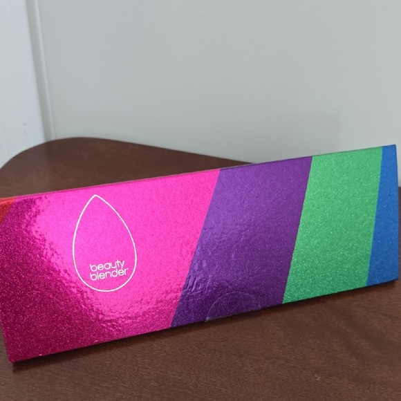 Beauty Blender Makeup Sponge Set. 4 Makeup Sponges And 4 Solid Cleanser Bars - Picture 2 of 3